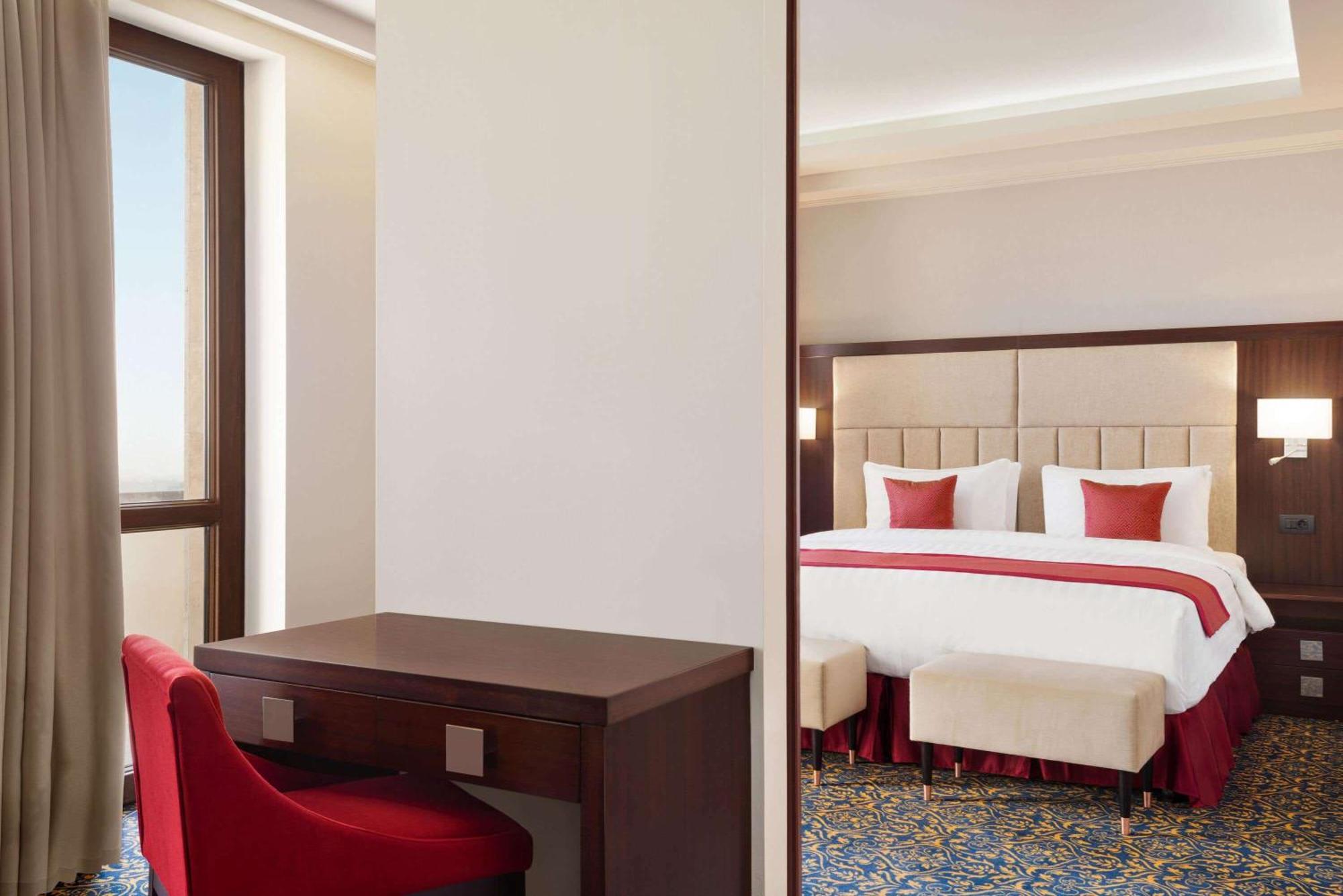 Ramada Hotel & Suites By Wyndham Jerevan Eksteriør bilde