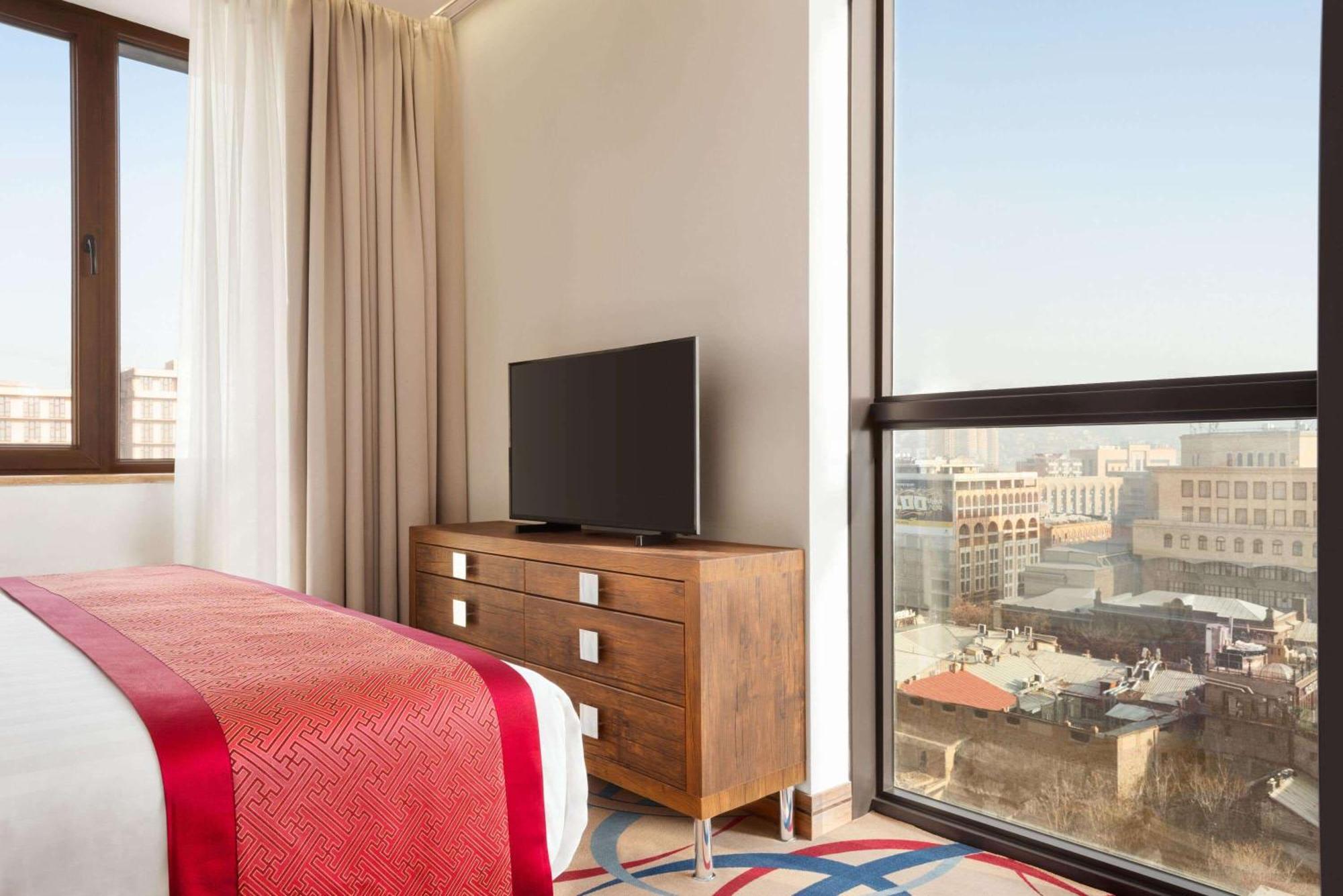 Ramada Hotel & Suites By Wyndham Jerevan Eksteriør bilde